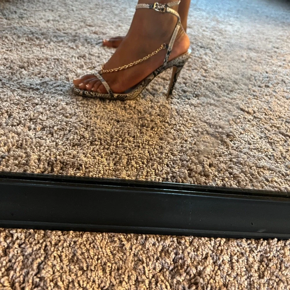 Express Heels - Picture 5 of 6